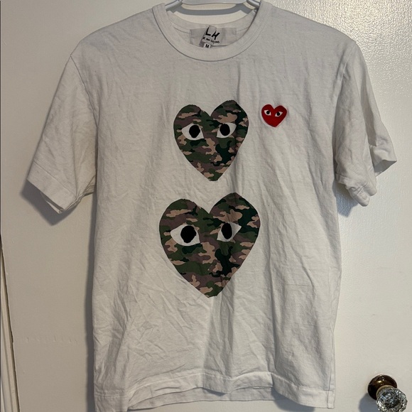 Comme des Garcons PLAY White Tee with Camouflage and Red Heart - Picture 1 of 1
